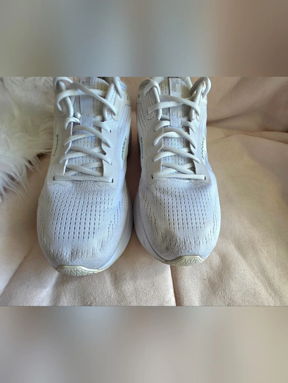 Brooks men white
